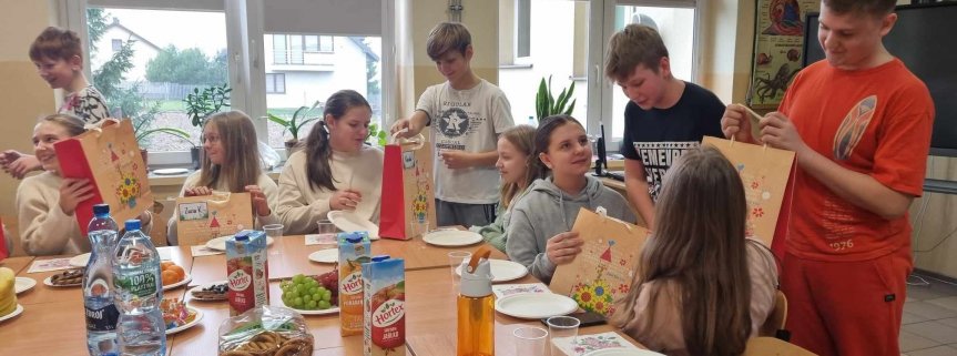 Klasa 6 obchodziła klasowy Dzień Kobiet. 