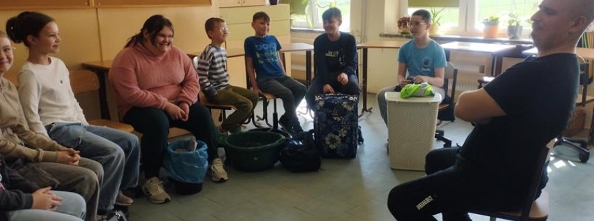 Warsztaty klas 4-8 z terapeutą i pedagogiem Pawłem Sieradzanen.