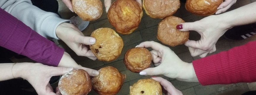 Pyszne pączki od  Koła Gospodyń Wiejskich z Nowej Suchej.