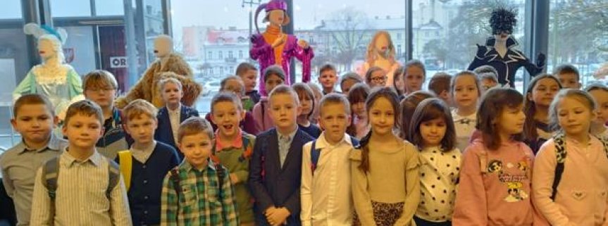 Wycieczka do Teatru Dramatycznego w Płocku na spektakl „Czarodziejskie krzesiwo”.