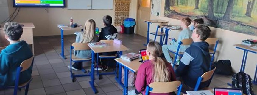 Lekcja matematyki na szkolnych iPadach.